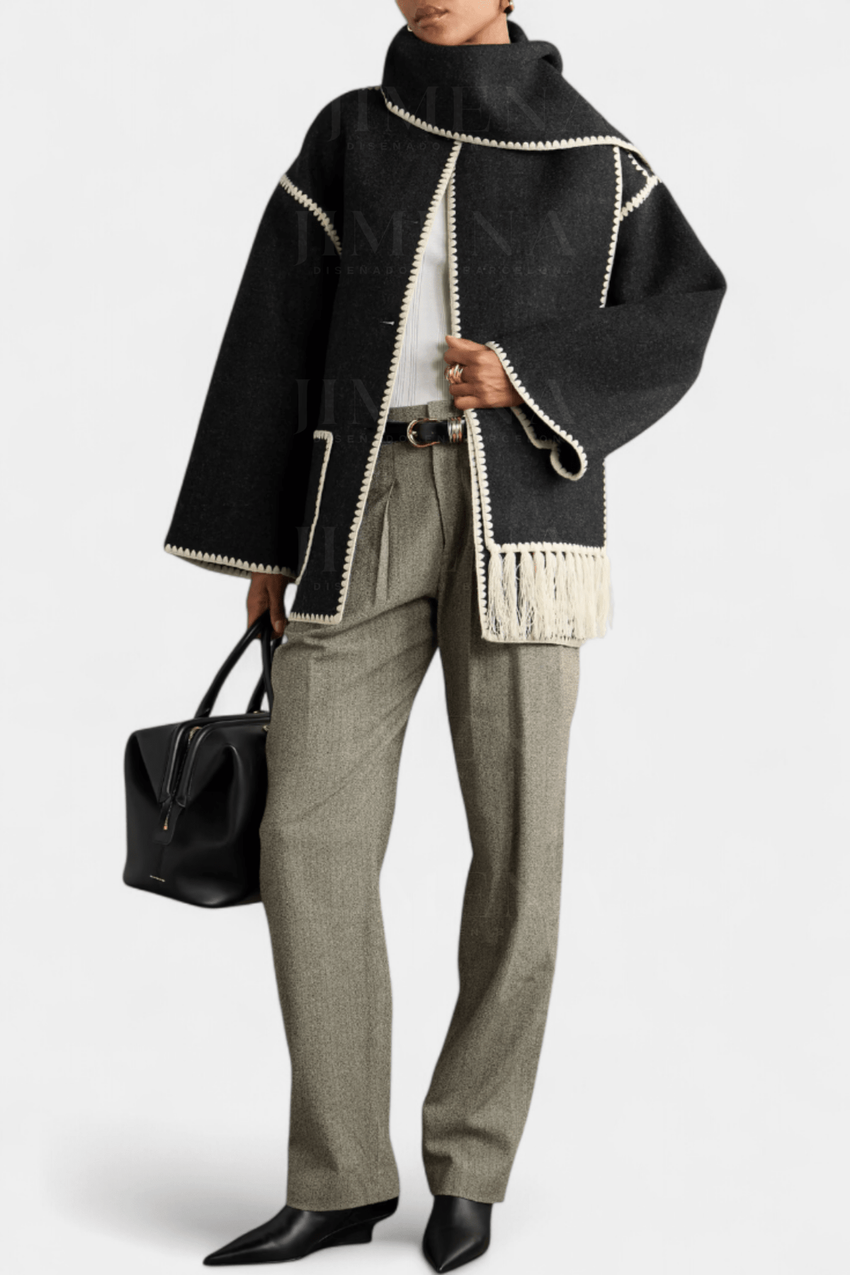 Manteau Pauline avec écharpe intégrée et silhouette fluide