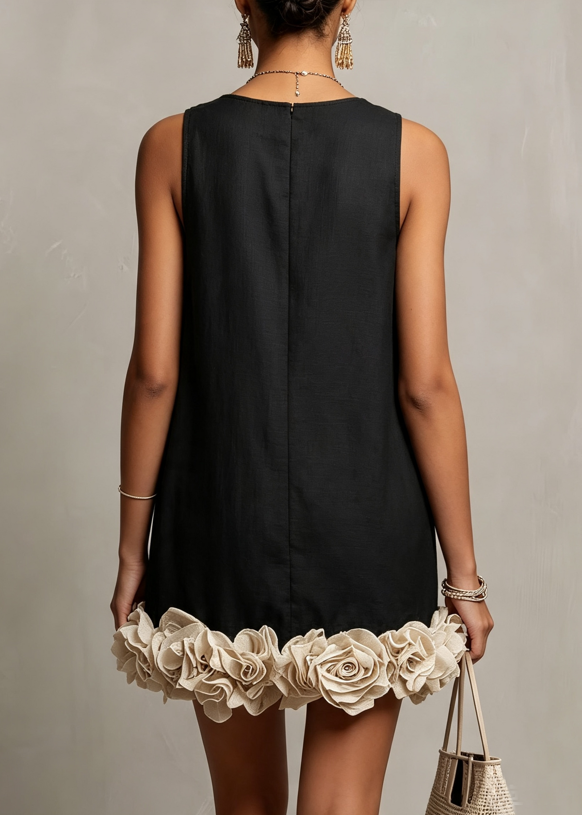 Mini-robe noire ample à fleurs en 3D