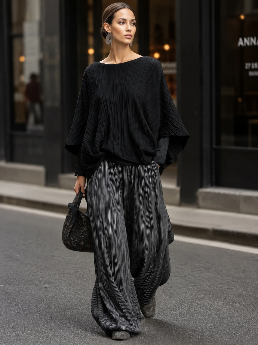 Ensemble noir composé d'un haut plissé chauve-souris et d'un pantalon large