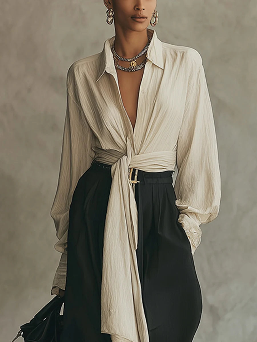 Ensemble chemise beige à lacets et pantalon noir