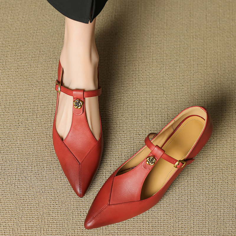 Chaussures à talons bas avec ornement rose