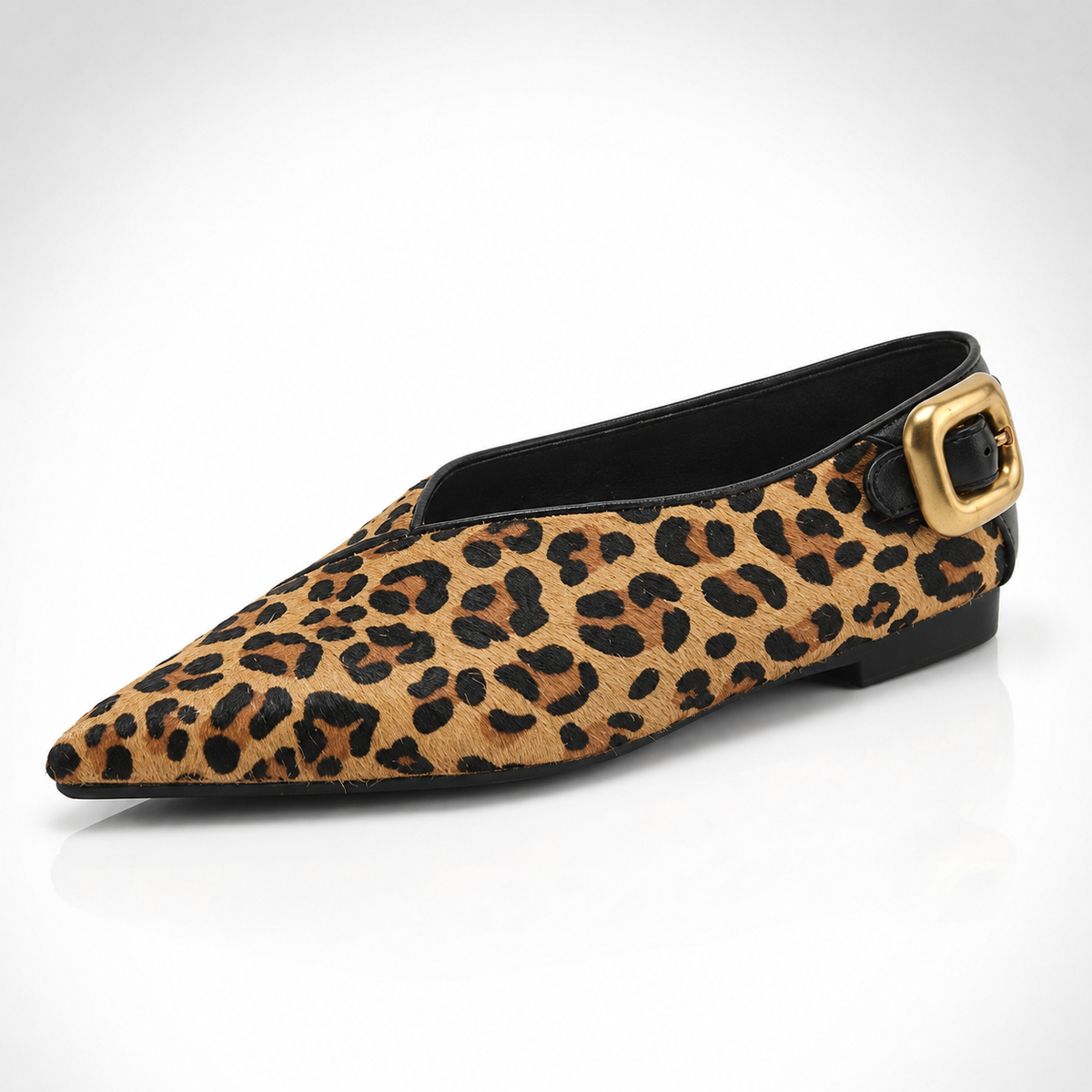 Ballerines à bout pointu avec boucle dorée