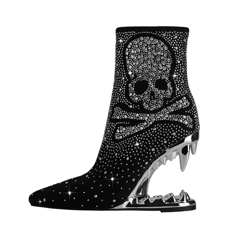 Bottines à talon métallique et tête de mort