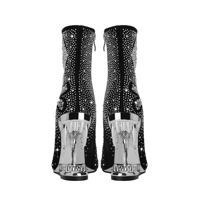Bottines à talon métallique et tête de mort