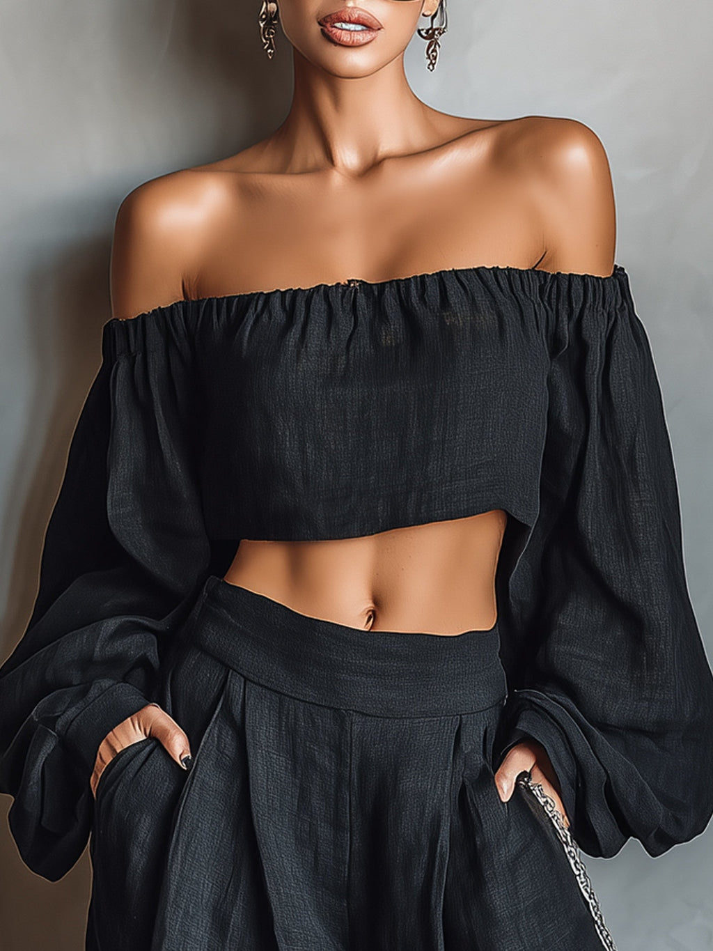 Ensemble noir composé d'un haut à épaules dénudées et d'un pantalon large