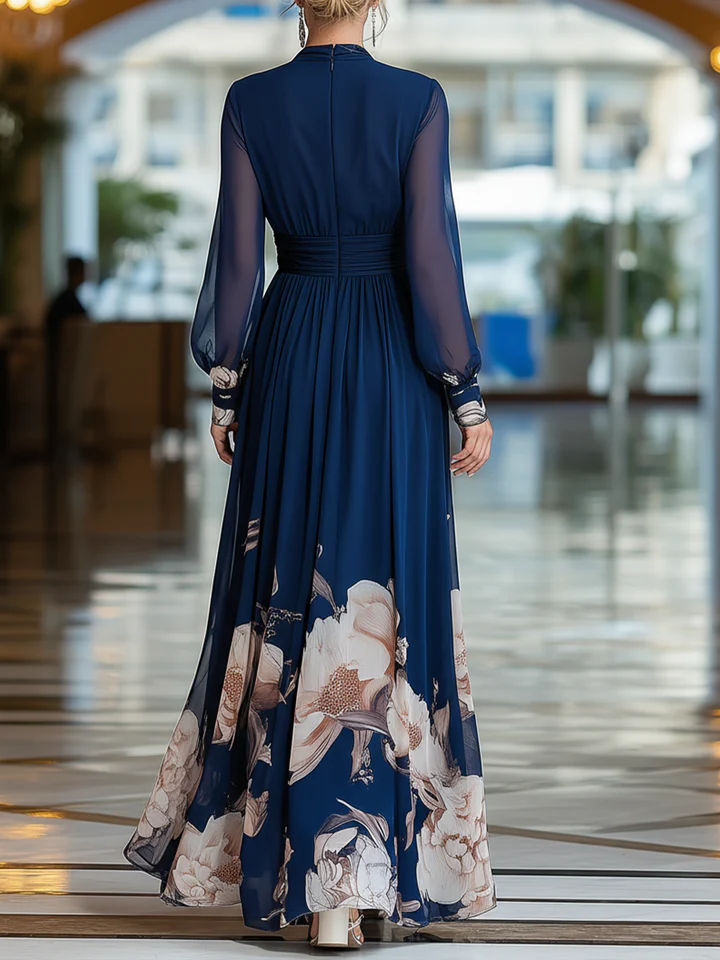 Robe longue bleu marine à fleurs avec manches en tulle et décolleté en V