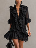 Robe courte noire en mousseline avec volants et dentelle