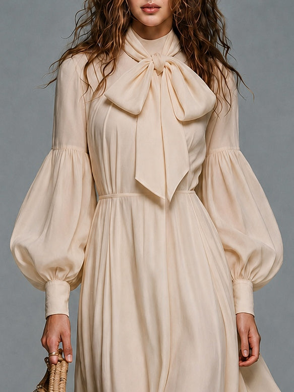 Robe longue beige à manches longues avec taille élastique et lien amovible