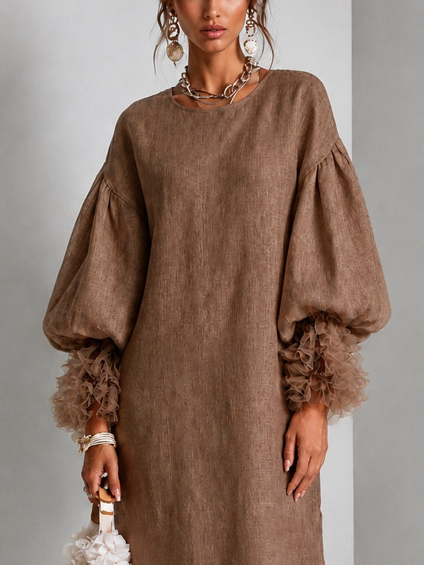 Robe midi marron avec cordon ajustable, manches ballon et poignets plissés