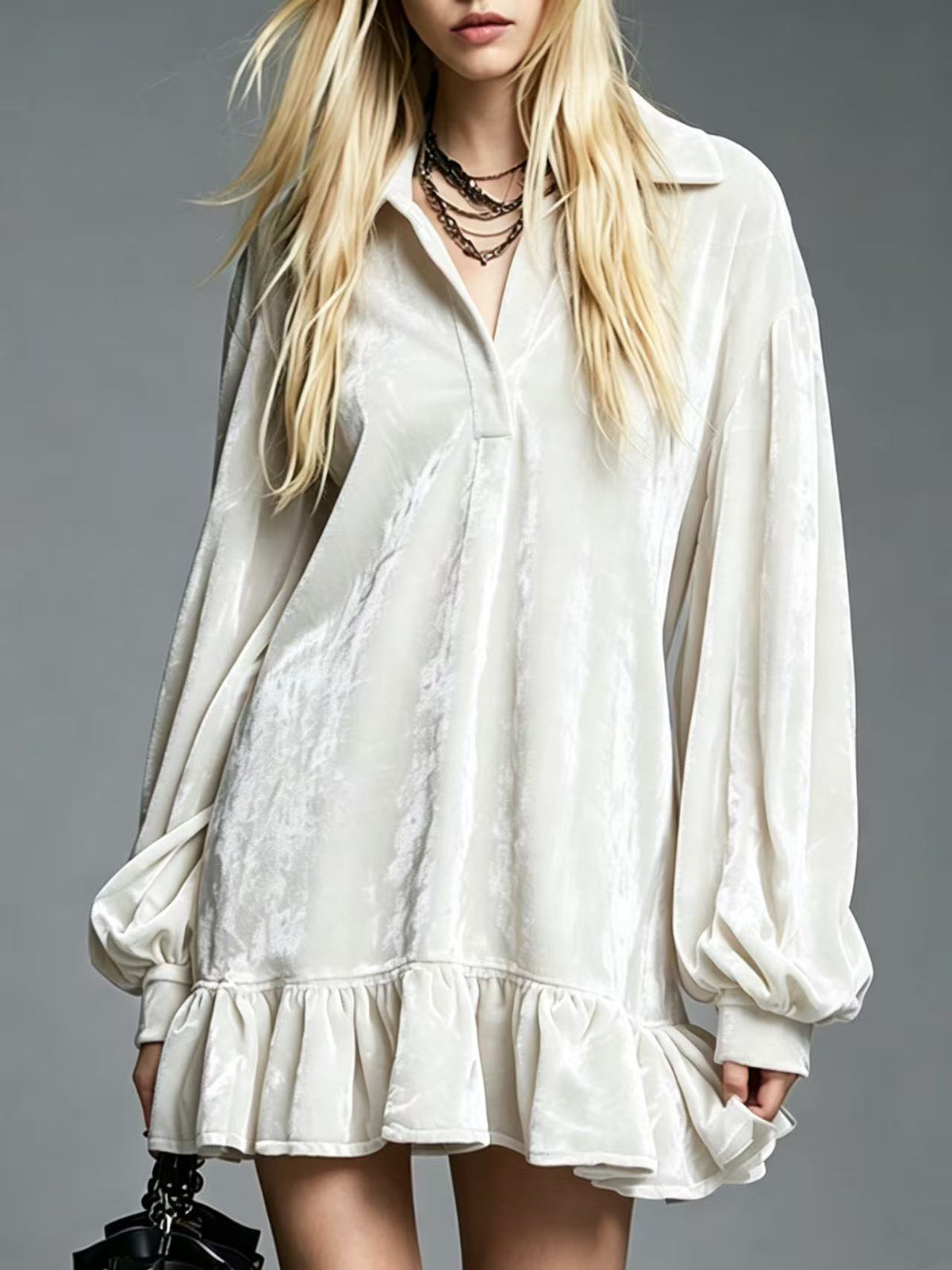 Mini-robe en velours avec manches bouffantes et bas à volants