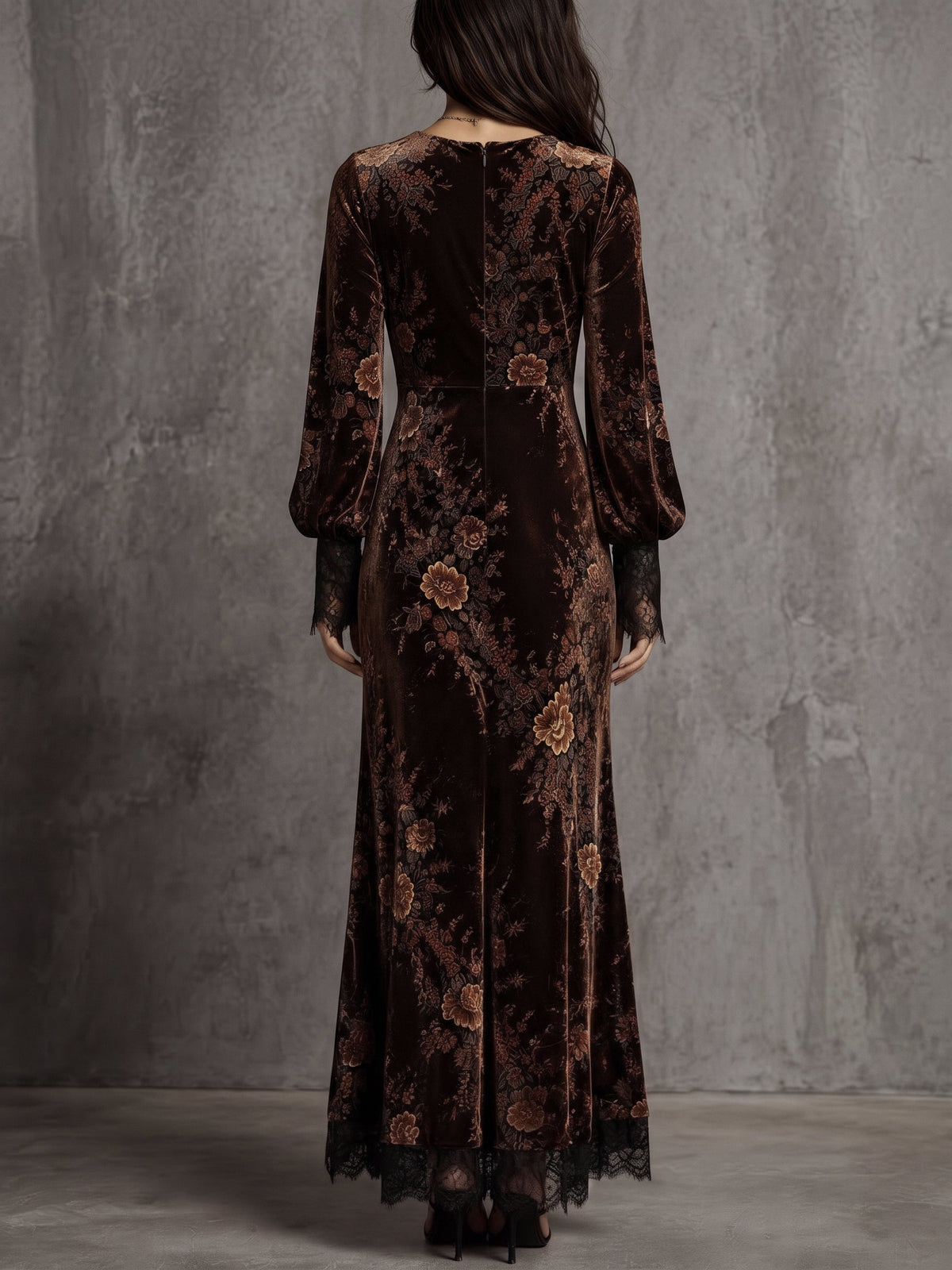 Robe longue en velours à imprimé floral, dentelle et décolleté en V marron