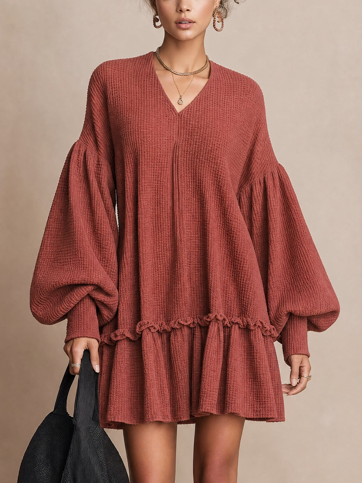 Robe courte en maille gaufrée avec manches ballon et bas volanté couleur rouille