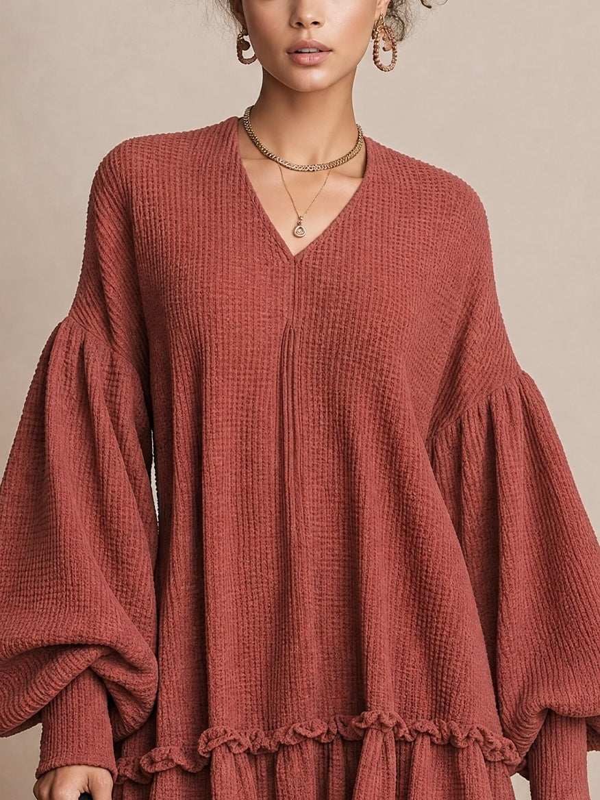 Robe courte en maille gaufrée avec manches ballon et bas volanté couleur rouille