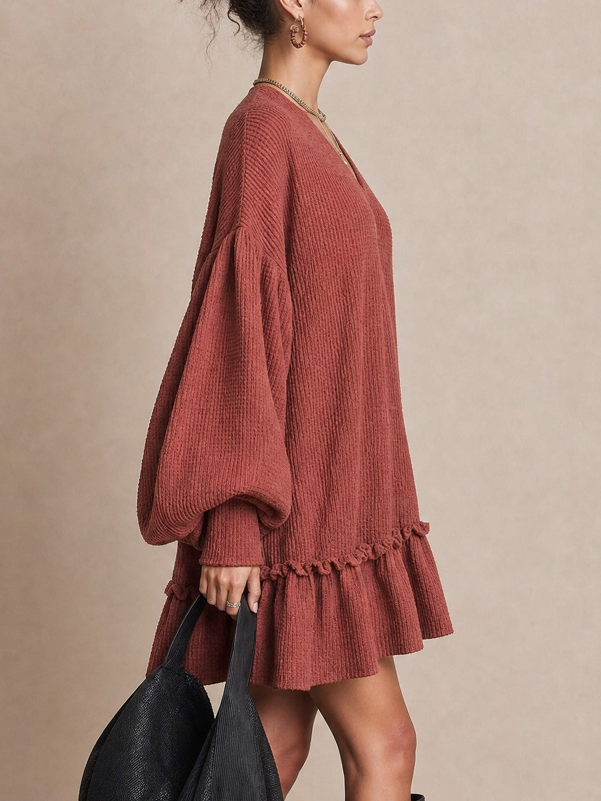 Robe courte en maille gaufrée avec manches ballon et bas volanté couleur rouille