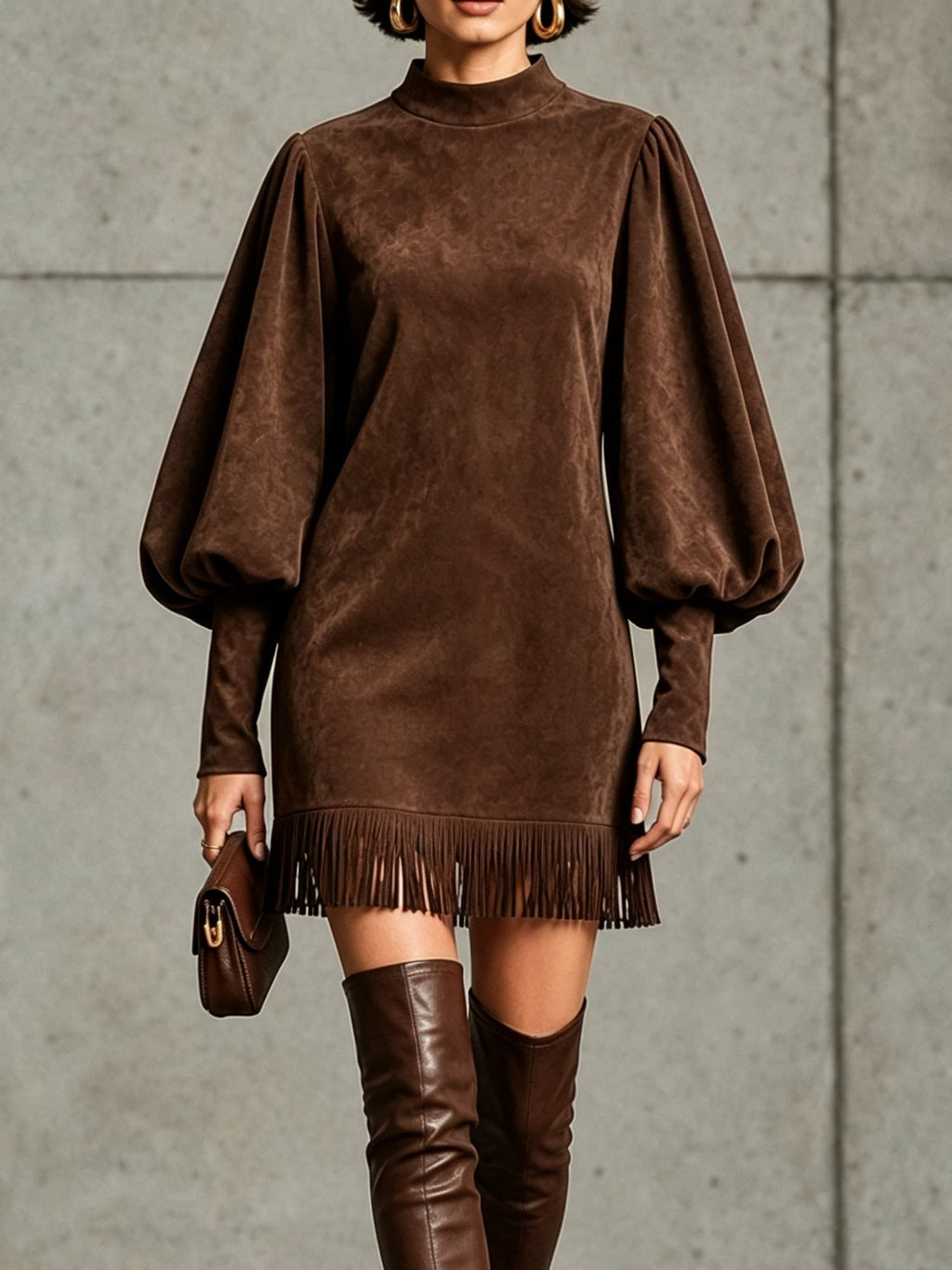 Robe courte marron chocolat en suédine avec manches bouffantes et ourlet à franges
