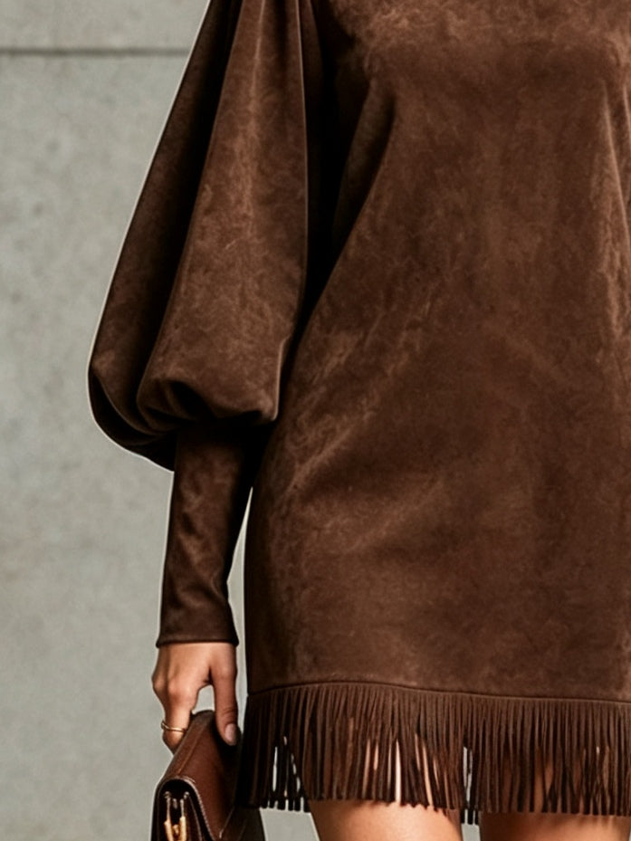 Robe courte marron chocolat en suédine avec manches bouffantes et ourlet à franges