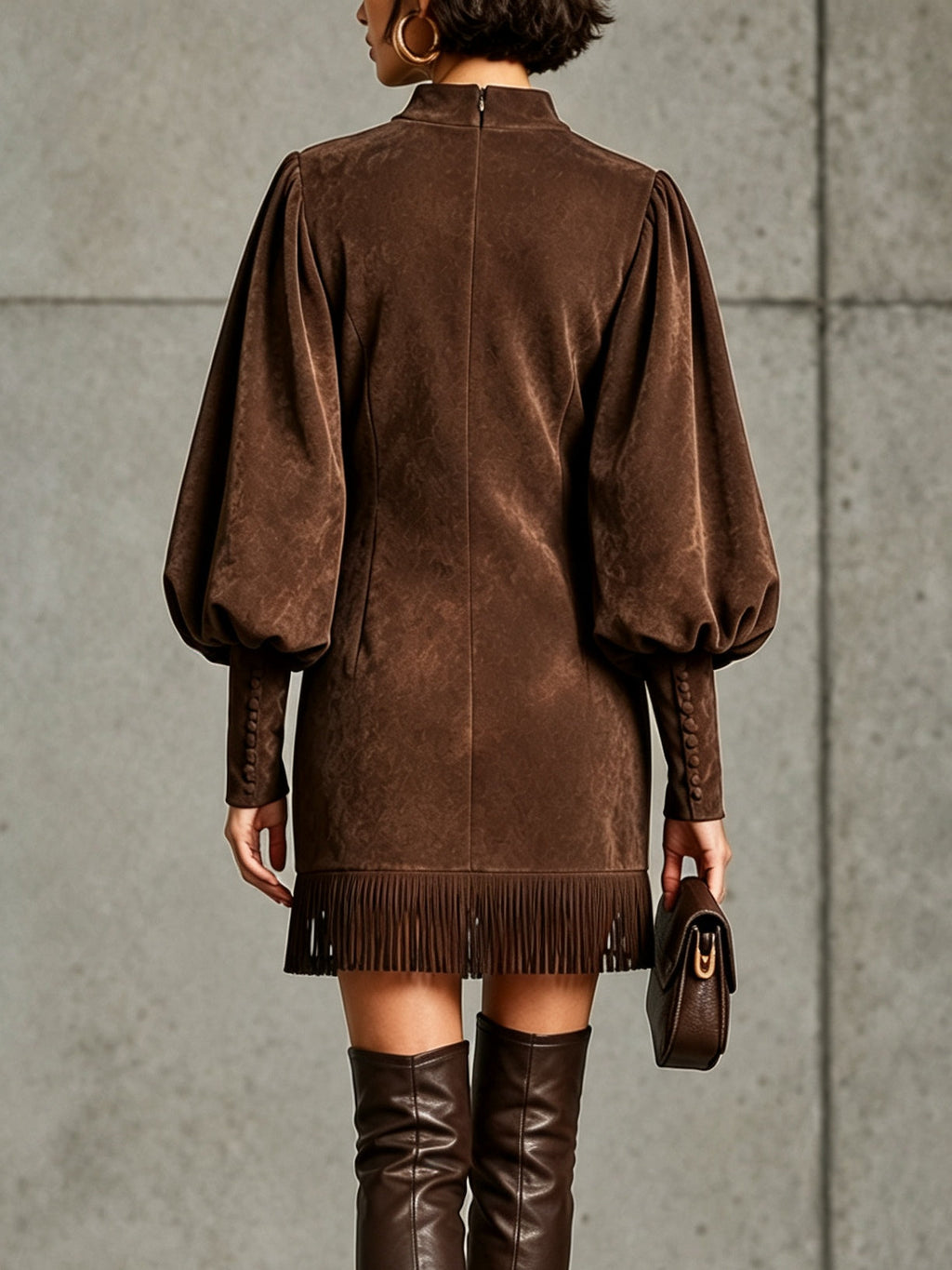 Robe courte marron chocolat en suédine avec manches bouffantes et ourlet à franges