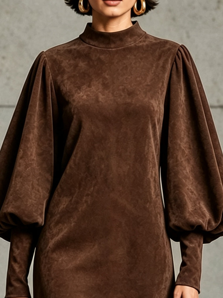 Robe courte marron chocolat en suédine avec manches bouffantes et ourlet à franges
