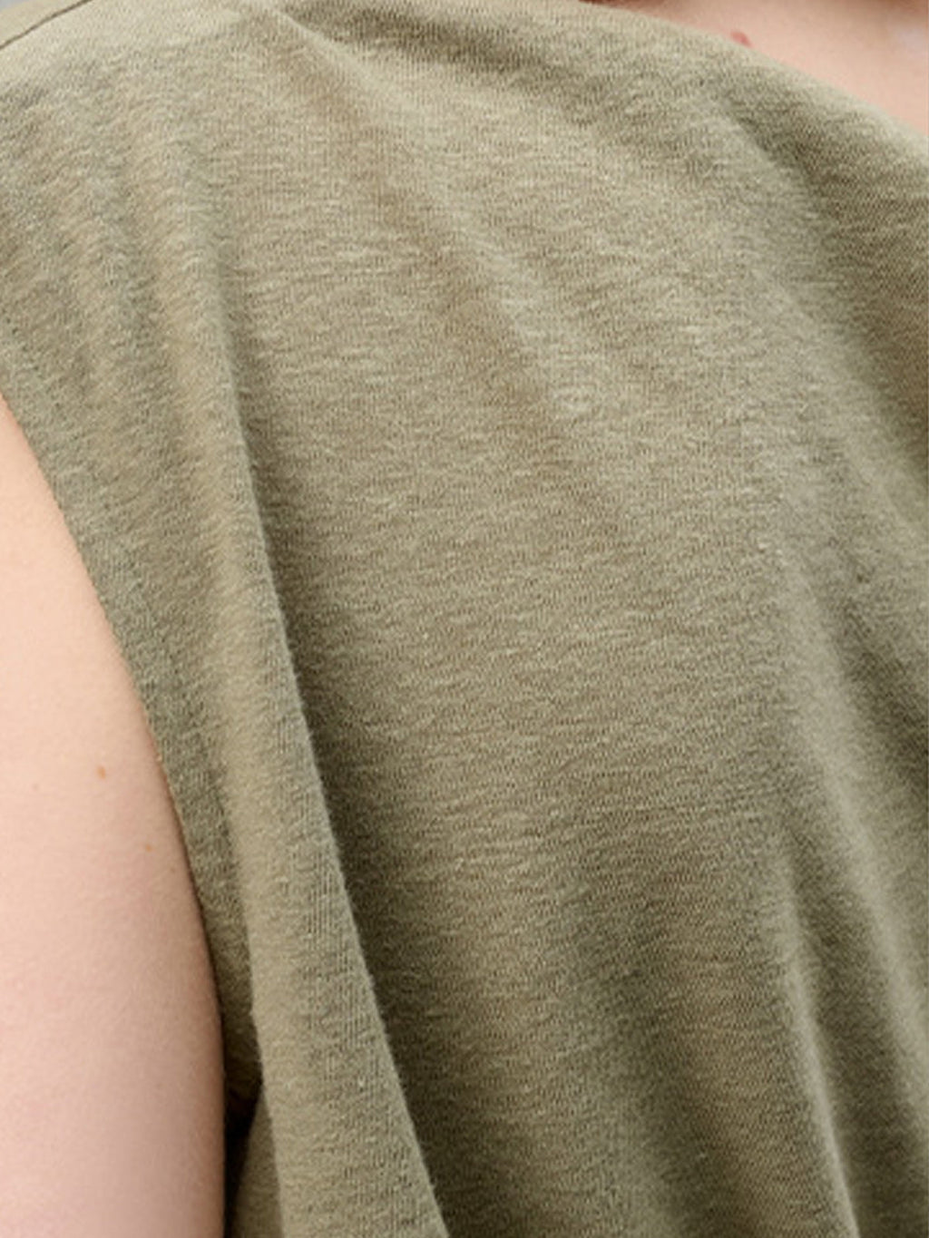 Haut asymétrique en lin à épaules dénudées