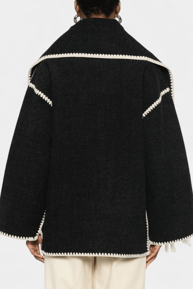 Manteau Pauline avec écharpe intégrée et silhouette fluide