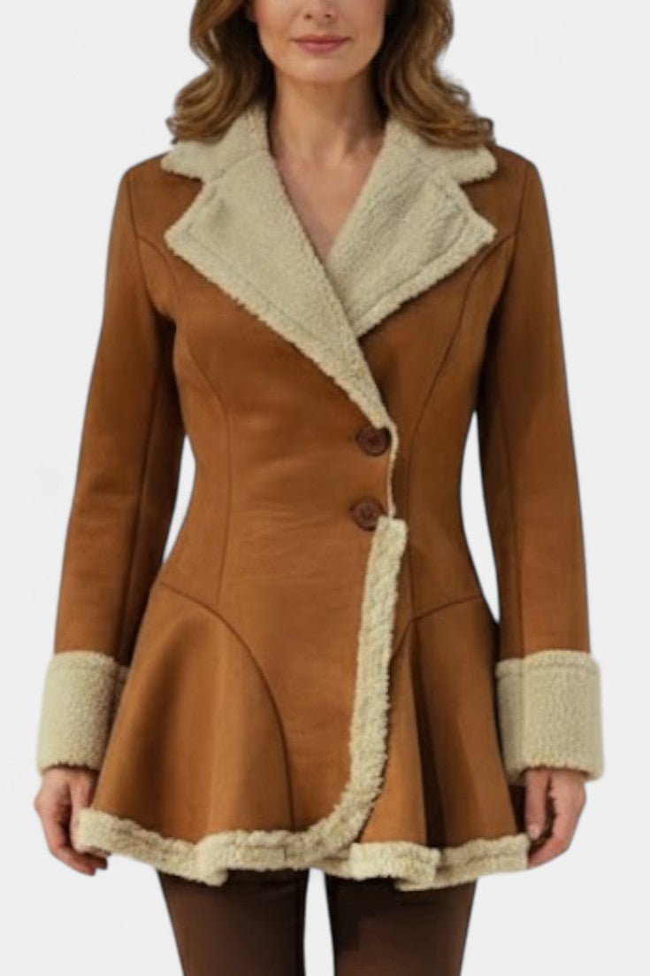 Manteau Lucile avec boutons et détail en fausse fourrure