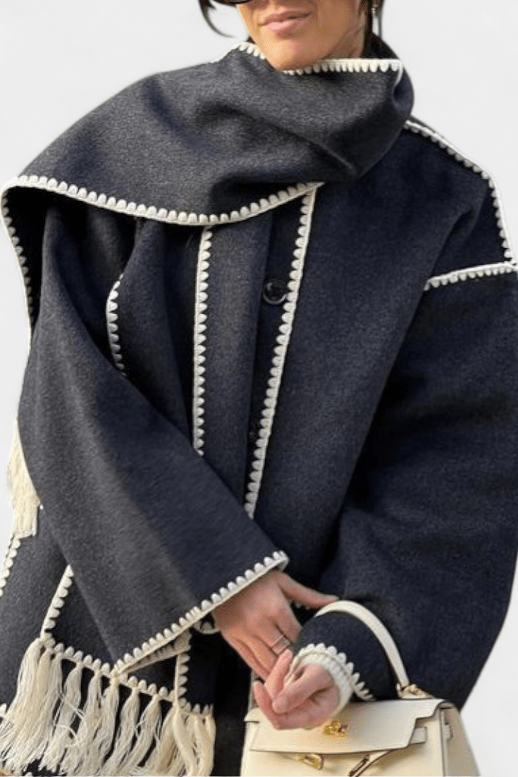 Manteau Pauline avec écharpe intégrée et silhouette fluide