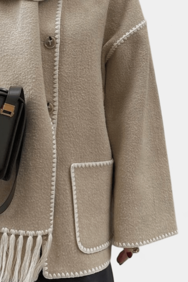 Manteau Pauline avec écharpe intégrée et silhouette fluide