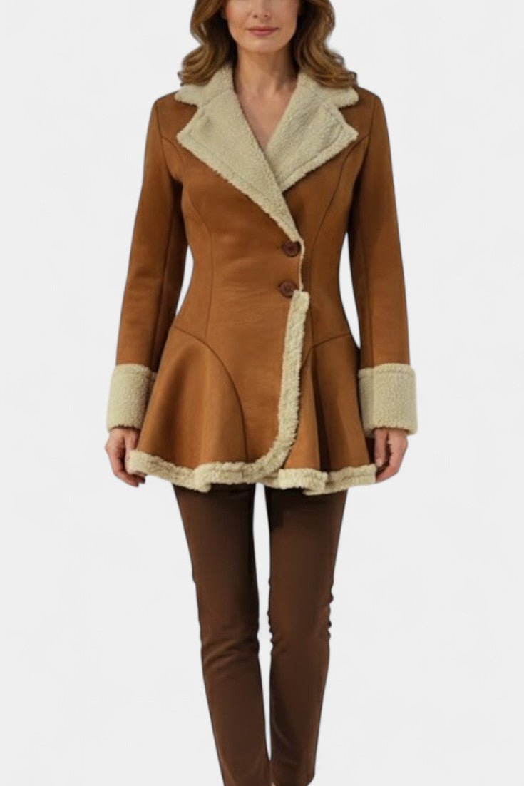 Manteau Lucile avec boutons et détail en fausse fourrure