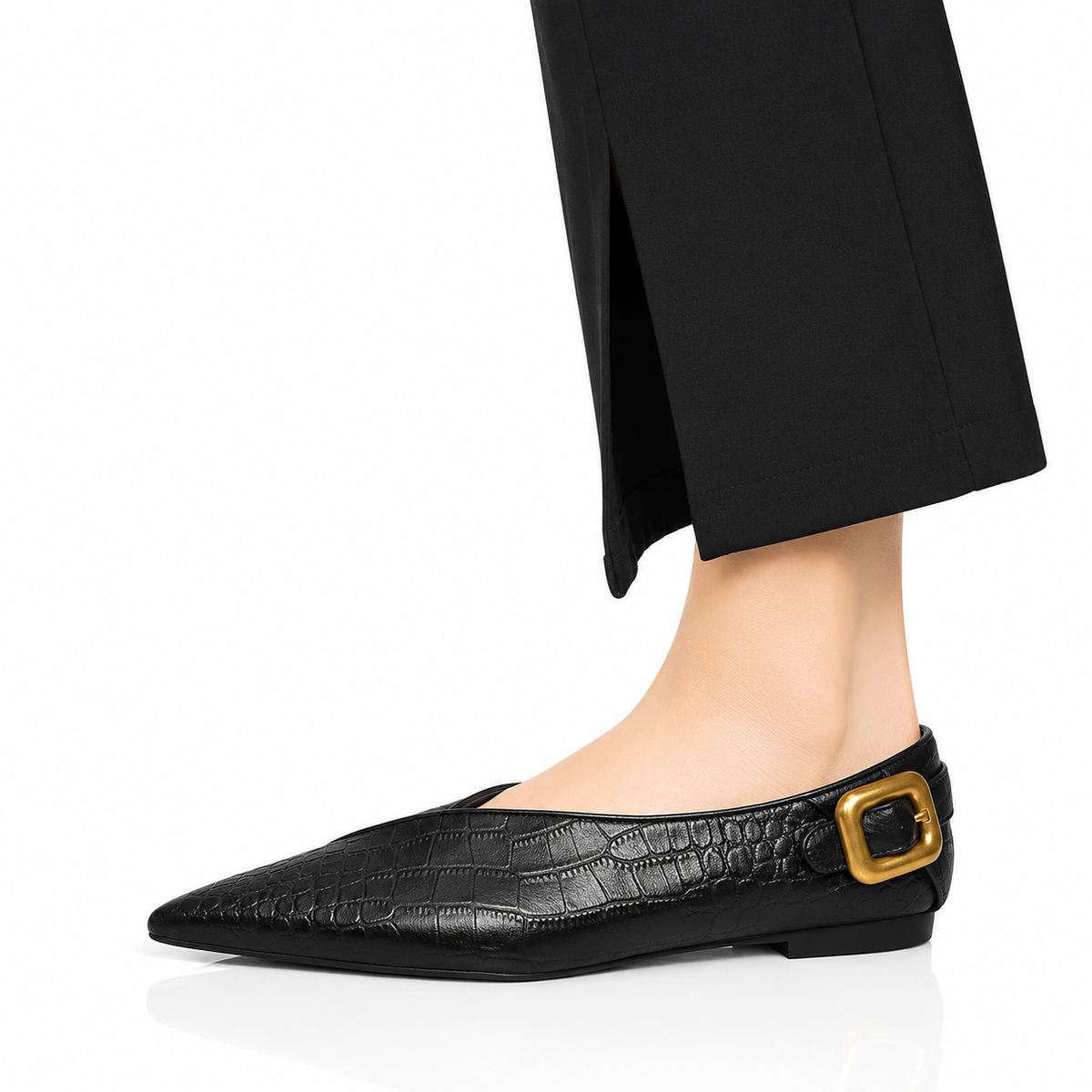 Ballerines à bout pointu avec boucle dorée
